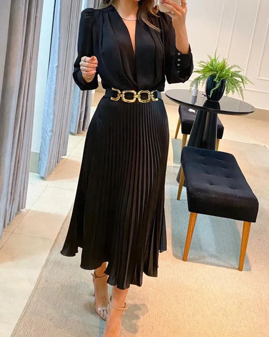 Elegante Damesjurk Met Plissérok En Gouden Ceintuur – Zwarte Midi Dress Voor Business & Events